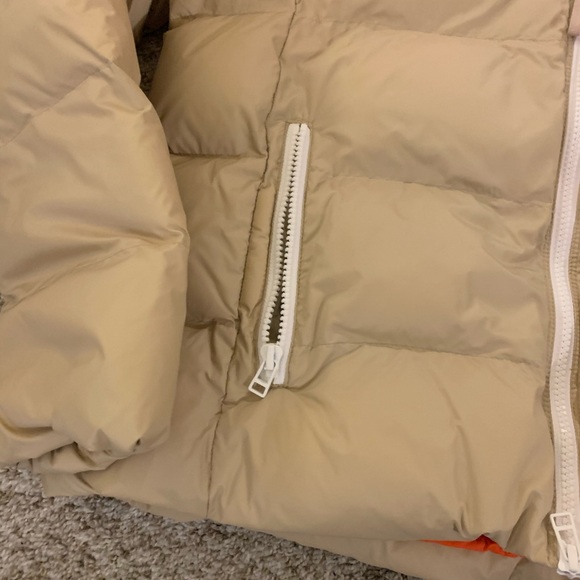 Women’s Gap puffer jacket - Picture 3 of 5